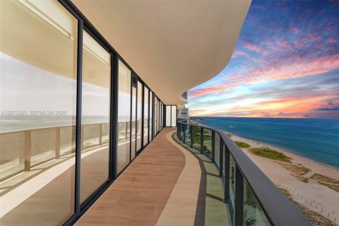 Condo in Pompano Beach, Florida, 3 bedrooms № 2413092 - photo 17