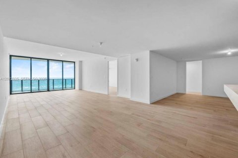 Condo in Pompano Beach, Florida, 3 bedrooms № 2413092 - photo 18