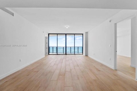 Condo in Pompano Beach, Florida, 3 bedrooms № 2413092 - photo 19