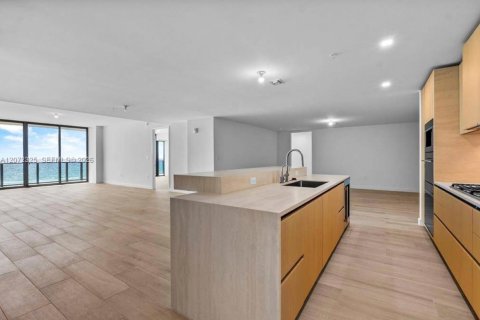 Condo in Pompano Beach, Florida, 3 bedrooms № 2413092 - photo 22