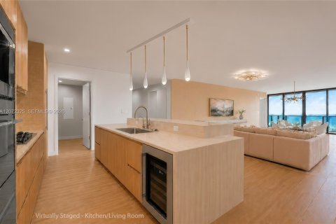 Condo in Pompano Beach, Florida, 3 bedrooms № 2413092 - photo 4