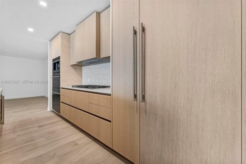 Condo in Pompano Beach, Florida, 3 bedrooms № 2413092 - photo 27
