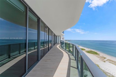 Condo in Pompano Beach, Florida, 3 bedrooms № 2413092 - photo 11