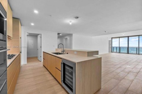 Condo in Pompano Beach, Florida, 3 bedrooms № 2413092 - photo 25