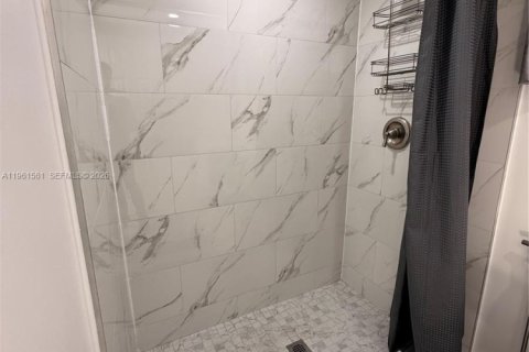 Снять в аренду квартиру в Майами, Флорида 1 спальня, 41.81м2, № 2024295 - фото 5