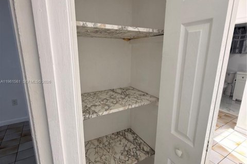 Снять в аренду квартиру в Майами, Флорида 1 спальня, 41.81м2, № 2024295 - фото 12