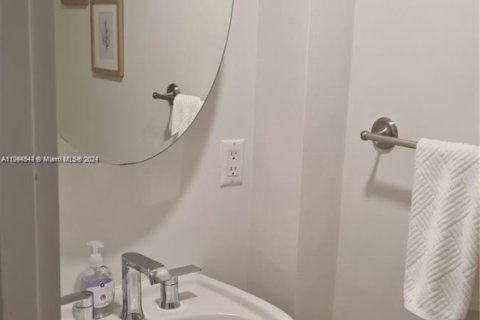 Copropriété à louer à Miami Beach, Floride: 2 chambres, 87.61 m2 № 2080117 - photo 27