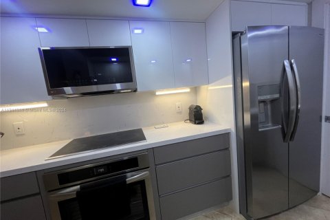 Copropriété à louer à Miami Beach, Floride: 2 chambres, 87.61 m2 № 2080117 - photo 19