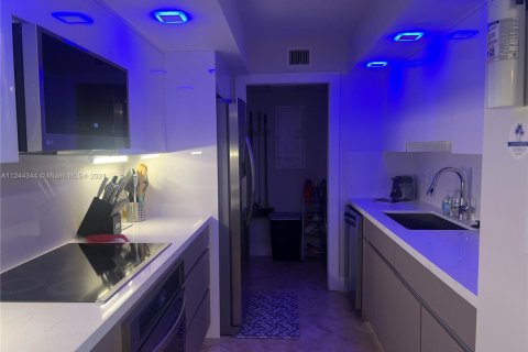 Copropriété à louer à Miami Beach, Floride: 2 chambres, 87.61 m2 № 2080117 - photo 7