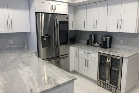 Copropriété à louer à Fort Lauderdale, Floride: 2 chambres, 164.53 m2 № 1985674 - photo 11