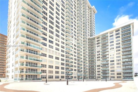 Copropriété à louer à Fort Lauderdale, Floride: 2 chambres, 164.53 m2 № 1985674 - photo 2