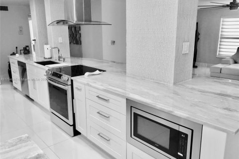 Copropriété à louer à Fort Lauderdale, Floride: 2 chambres, 164.53 m2 № 1985674 - photo 12