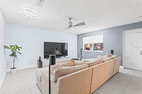 Adosado en alquiler en Saint Petersburg, Florida, 3 dormitorios, 240.9 m2 № 1744758 - foto 20