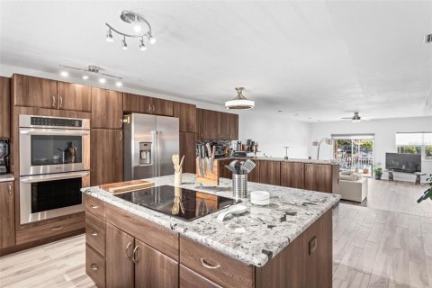 Adosado en alquiler en Saint Petersburg, Florida, 3 dormitorios, 240.9 m2 № 1744758 - foto 16