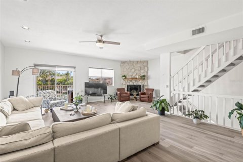 Adosado en alquiler en Saint Petersburg, Florida, 3 dormitorios, 240.9 m2 № 1744758 - foto 7