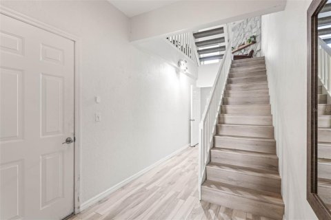 Adosado en alquiler en Saint Petersburg, Florida, 3 dormitorios, 240.9 m2 № 1744758 - foto 4