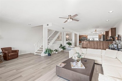 Adosado en alquiler en Saint Petersburg, Florida, 3 dormitorios, 240.9 m2 № 1744758 - foto 8