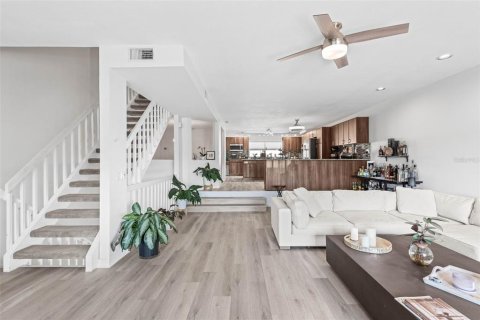 Adosado en alquiler en Saint Petersburg, Florida, 3 dormitorios, 240.9 m2 № 1744758 - foto 9