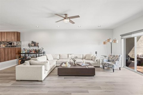 Adosado en alquiler en Saint Petersburg, Florida, 3 dormitorios, 240.9 m2 № 1744758 - foto 6