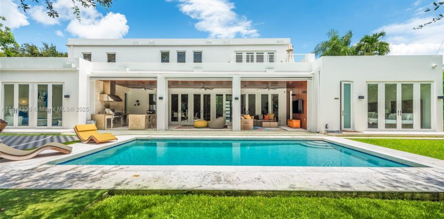Дом в Майами, Флорида 7 спален, 506.5м2 № 2048757
