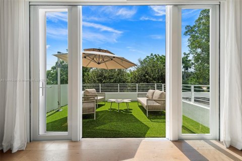 Купить виллу или дом в Майами, Флорида 7 спален, 506.5м2, № 2048757 - фото 25