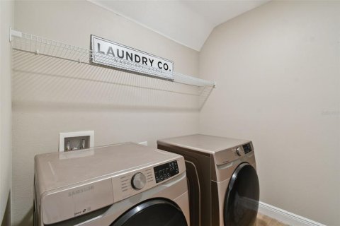 Casa en venta en Wesley Chapel, Florida, 5 dormitorios, 289.2 m2 № 1844657 - foto 18