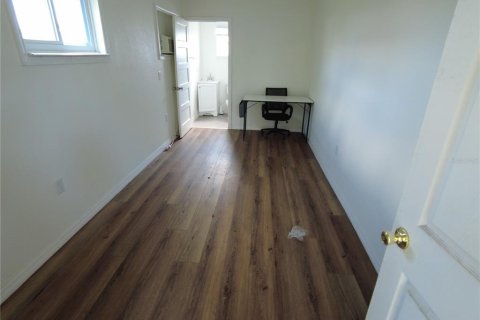 Villa ou maison à louer à Titusville, Floride: 3 chambres, 71.35 m2 № 2433531 - photo 4