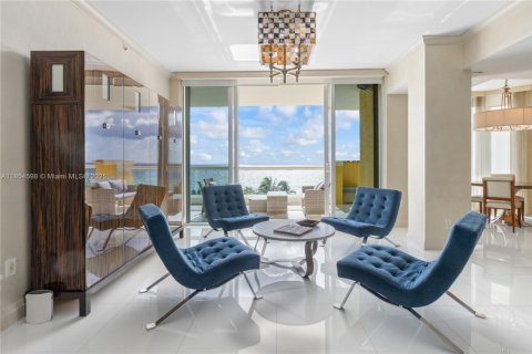 Condominio en venta en Sunny Isles Beach, Florida, 3 dormitorios, 205.69 m2 № 2013894 - foto 5