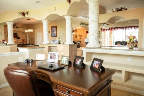 House in Tavares, Florida 4 bedrooms, 327.11 sq.m. № 1800212 - photo 15