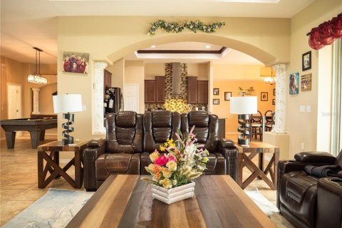House in Tavares, Florida 4 bedrooms, 327.11 sq.m. № 1800212 - photo 27