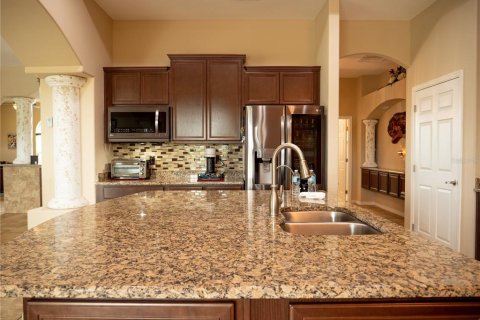House in Tavares, Florida 4 bedrooms, 327.11 sq.m. № 1800212 - photo 20