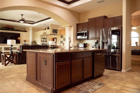 House in Tavares, Florida 4 bedrooms, 327.11 sq.m. № 1800212 - photo 23