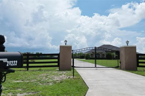 House in Tavares, Florida 4 bedrooms, 327.11 sq.m. № 1800212 - photo 3