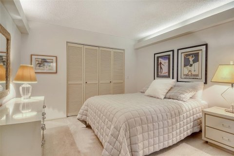 Condo in Longboat Key, Florida, 2 bedrooms  № 1856319 - photo 24