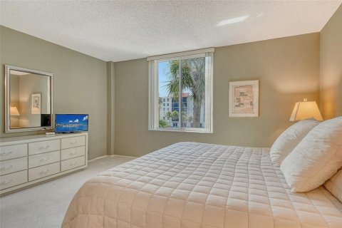 Condo in Longboat Key, Florida, 2 bedrooms  № 1856319 - photo 23