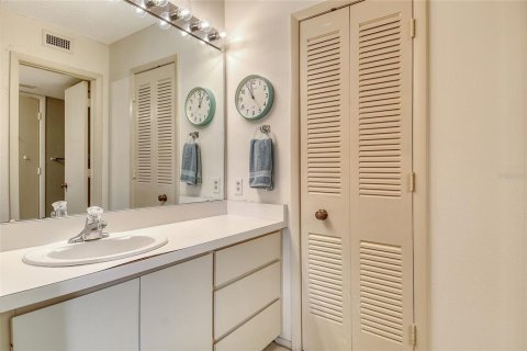 Condo in Longboat Key, Florida, 2 bedrooms  № 1856319 - photo 22