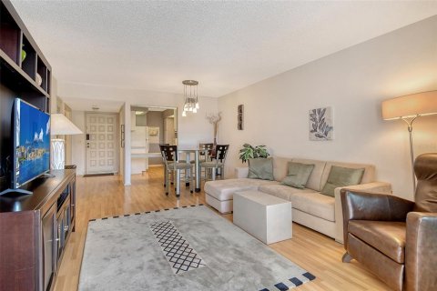 Condo in Longboat Key, Florida, 2 bedrooms  № 1856319 - photo 12