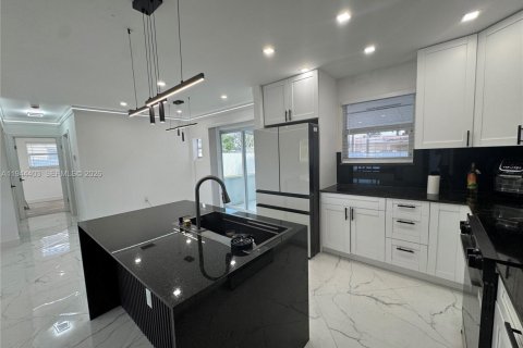 House in Pembroke Pines, Florida 3 bedrooms, 106.84 sq.m. № 2001594 - photo 8