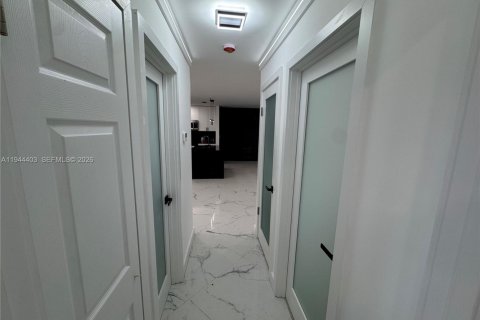 House in Pembroke Pines, Florida 3 bedrooms, 106.84 sq.m. № 2001594 - photo 16