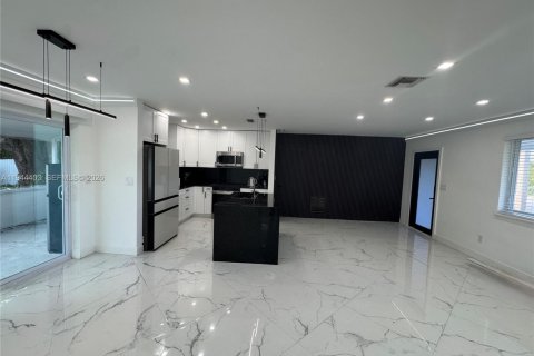 House in Pembroke Pines, Florida 3 bedrooms, 106.84 sq.m. № 2001594 - photo 5