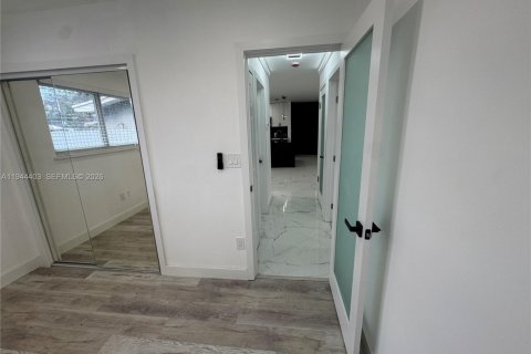 House in Pembroke Pines, Florida 3 bedrooms, 106.84 sq.m. № 2001594 - photo 24