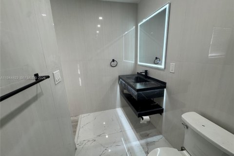 House in Pembroke Pines, Florida 3 bedrooms, 106.84 sq.m. № 2001594 - photo 28