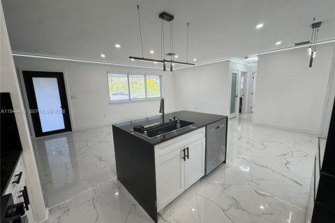 House in Pembroke Pines, Florida 3 bedrooms, 106.84 sq.m. № 2001594 - photo 7