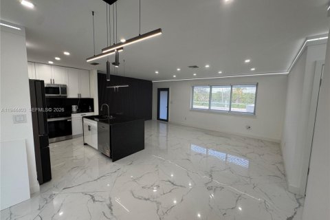 House in Pembroke Pines, Florida 3 bedrooms, 106.84 sq.m. № 2001594 - photo 4