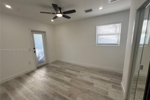 House in Pembroke Pines, Florida 3 bedrooms, 106.84 sq.m. № 2001594 - photo 30