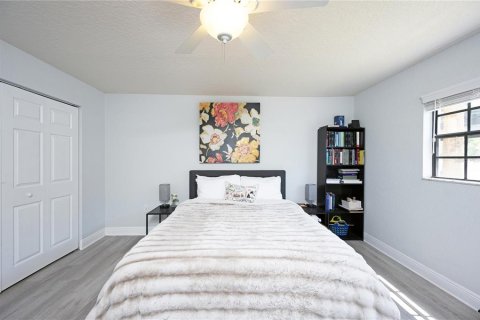 Condo in Gulfport, Florida, 2 bedrooms  № 1648766 - photo 13