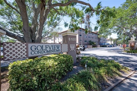 Condo in Gulfport, Florida, 2 bedrooms  № 1648766 - photo 2