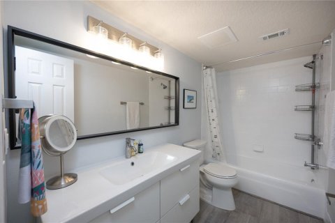 Condo in Gulfport, Florida, 2 bedrooms  № 1648766 - photo 11