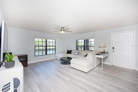 Condo in Gulfport, Florida, 2 bedrooms  № 1648766 - photo 7