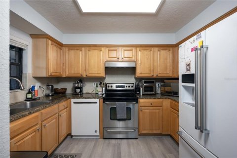 Condo in Gulfport, Florida, 2 bedrooms  № 1648766 - photo 9